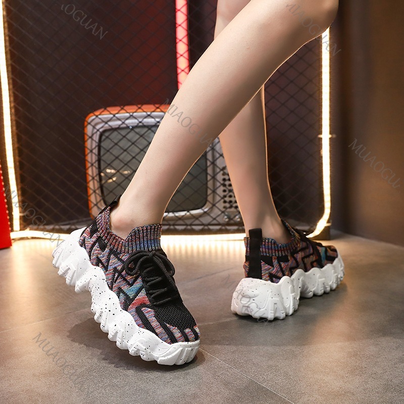 女性分厚いスニーカー通気性ニット厚底滑り止めスリッポンローフ - Running Gear For Women のレビューと価格